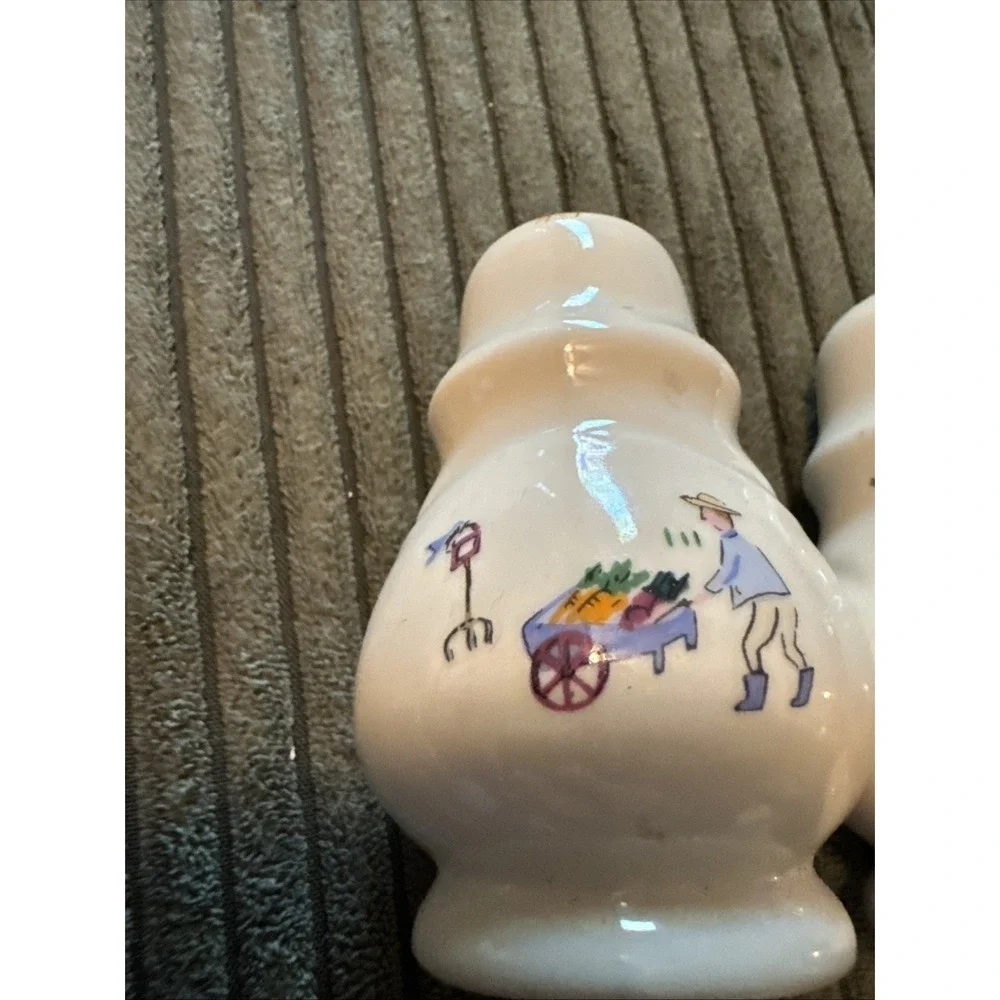 Pfaltzgraff Apple Valley Salt & Pepper Shakers Gardener Garden cottagecore